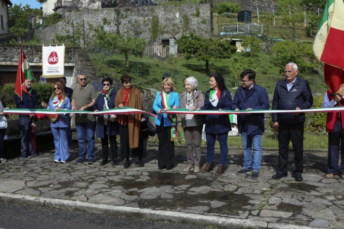 Inaugurato il “Giardino della Resistenza” a Mapello: «Per noi sarà un luogo del cuore»