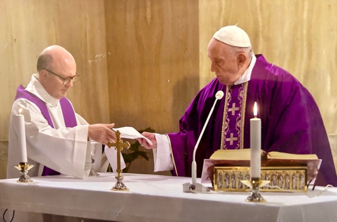 Don Tino Scotti: «Vi racconto Papa Francesco, il mio vicino di casa che amava la gente»