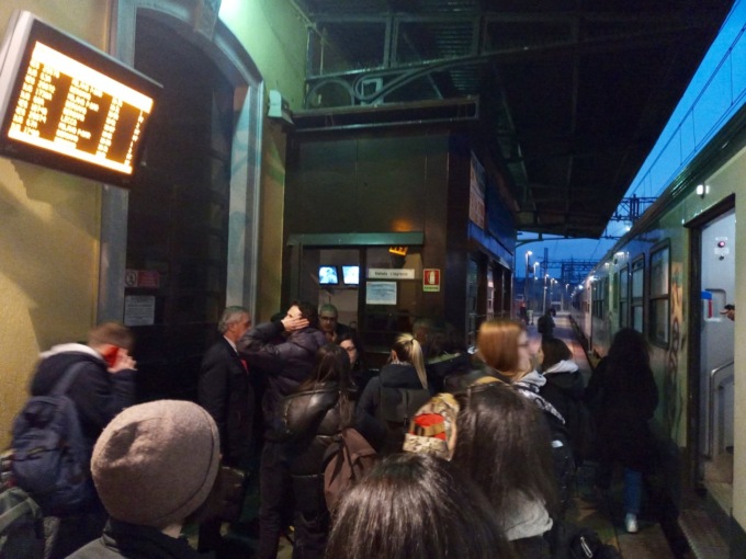 Da Bergamo a Ponte San Pietro, l’insicurezza corre lungo i binari della ferrovia