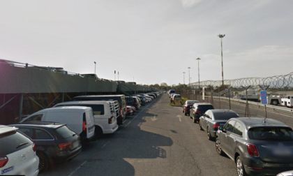 Ancora auto svaligiate al parcheggio dell'aeroporto di Orio. Con tanto di urina e feci sui sedili