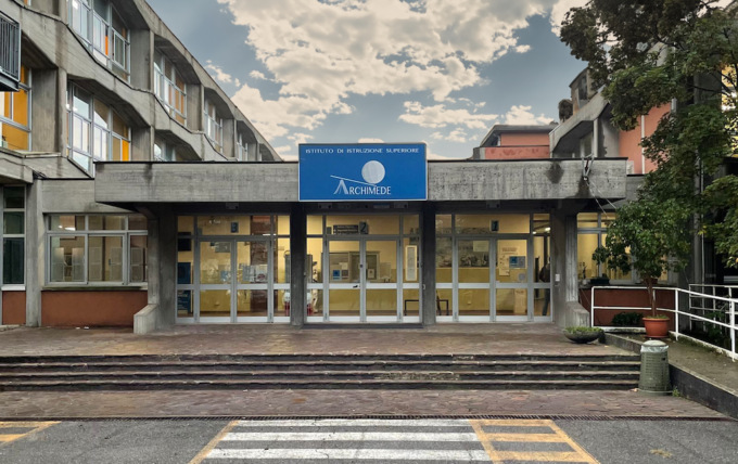 Due studenti a scuola con il taser: allarme sicurezza all’istituto tecnico Archimede di Treviglio