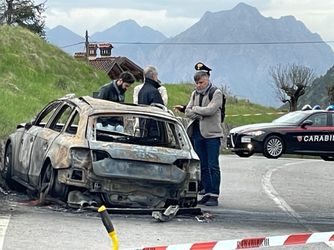 Il cadavere trovato carbonizzato in un’auto a Clusone è di un sessantenne del posto