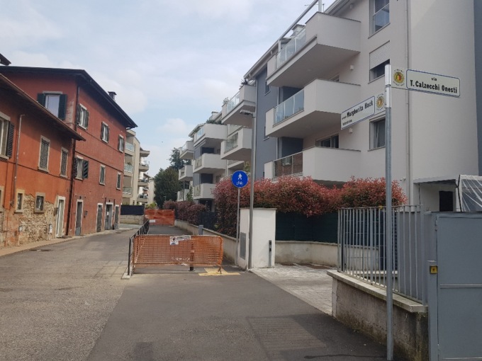 Il passaggio Margherita Hack a Bergamo «è completato, ma chiuso da più di un anno»