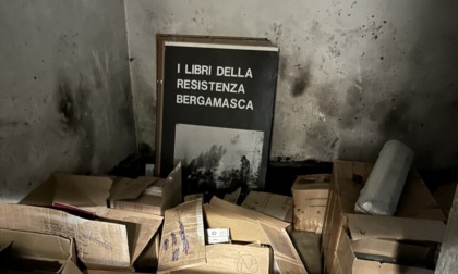Pompa d'acqua rotta alla nuova sede Isrec di Bergamo: persi molti libri nel piano interrato