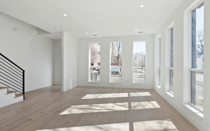 Pavimenti in laminato: una soluzione moderna, resistente e di design per ogni ambiente