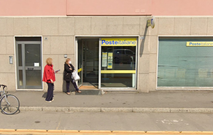Elogio del direttore delle Poste di Boltiere: «Gestisce l’ufficio da solo, è un supereroe»
