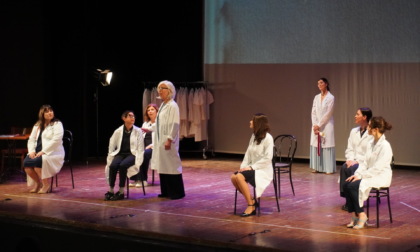 "Le Medichesse", presentato in Comune lo spettacolo con protagoniste le donne medico