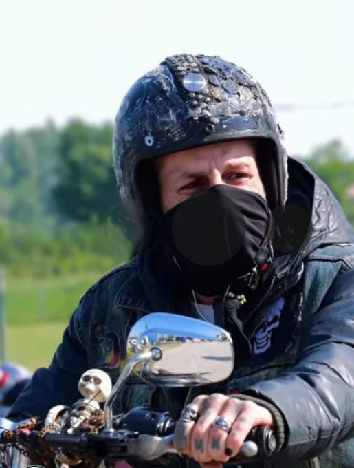 La tappa a Bergamo dello “Zingaro Biker” con la sua Harley Davidson, diretto verso gli Usa