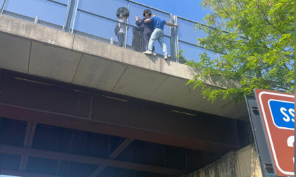 Tenta di buttarsi dal cavalcavia a San Paolo d'Argon, salvata da carabiniere fuori servizio