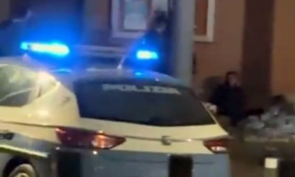 Picchia e cerca di violentare una donna in via dei Cappuccini: bloccato dalla polizia