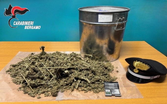 I carabinieri intervengono per una lite ma scoprono seicento grammi di marijuana