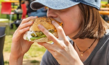 Da Edoné torna l'International Burger Day: dodici ore di panini e dj set