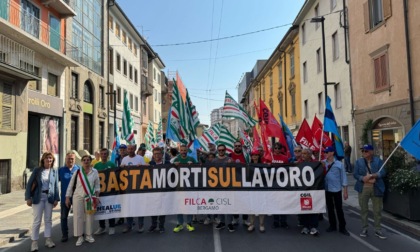Il corteo del Primo Maggio a Bergamo, per dire basta ai morti sui posti di lavoro