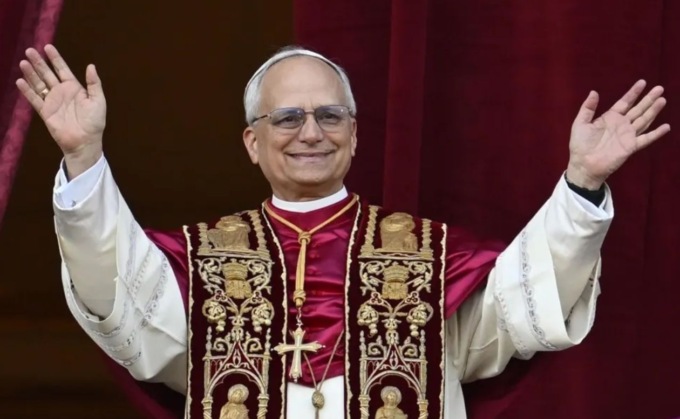 La politica bergamasca accoglie Papa Leone XIV e condivide il messaggio di pace in un mondo diviso