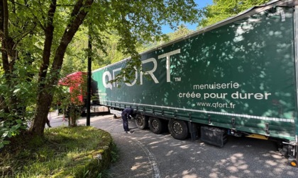 San Pellegrino, camion si incastra lungo la strada per Vetta: strada riaperta a senso unico alternato