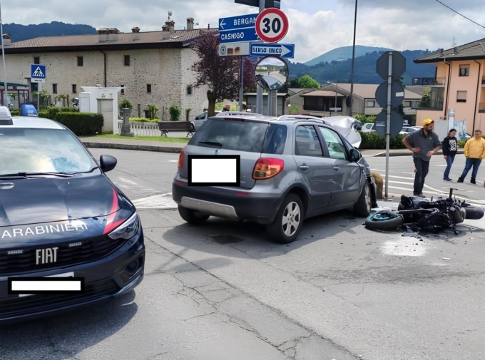 Scontro tra auto e moto a Cazzano Sant’Andrea: grave un ragazzo di 19 anni