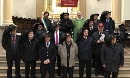 Una mostra e una targa per i 95 anni dei bersaglieri di Mozzo, tra passione e memoria