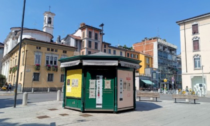 L'edicola in stile Wes Anderson: un angolo di set cinematografico a Bergamo
