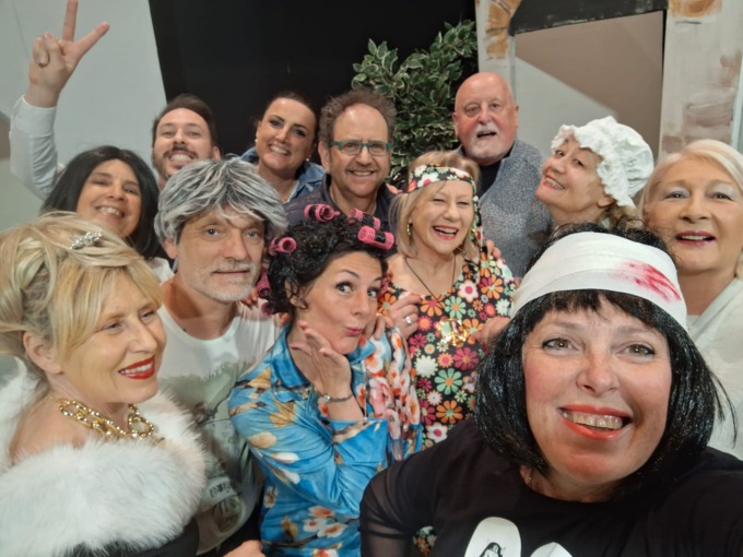 “La Söperstissiùsa”, l’Associazione Fratellanza chiude al Teatro Sociale la rassegna di teatro dialettale