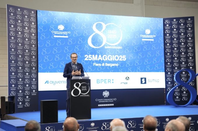 Confcommercio Bergamo festeggia gli 80 anni con premi alle imprese e un libro
