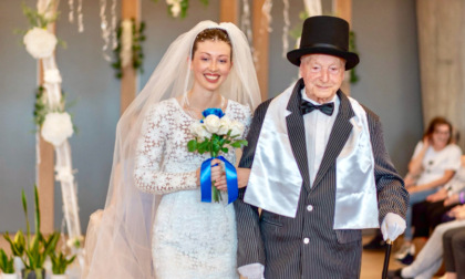 Che emozione! Gli ospiti della Rsa Casa Honegger di Albino si sono... sposati