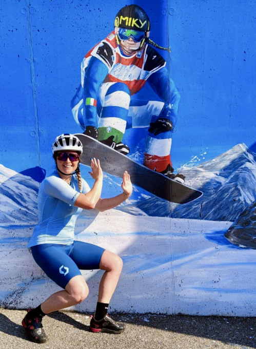 La gioia di Michela Moioli per il murale che le hanno dedicato nella sua Alzano