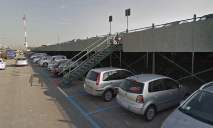 Un'altra auto svaligiata al parcheggio dello scalo di Orio: «Situazione paradossale»