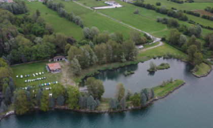 Nasce la "Baia delle rose", un lido a Costa Volpino. E non mancano polemiche ambientali