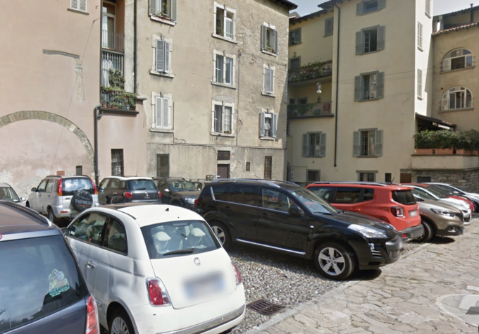 Riqualificazione della piazzetta Angelini: «Come fare con parcheggi e notti rumorose?»