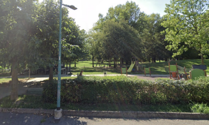 Al Parco di via Monte Grappa a Bariano troppi vandalismi: bruciato un cassonetto