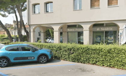 Boato a Sarnico: fatto saltare il bancomat e danneggiati anche ascensore e uffici