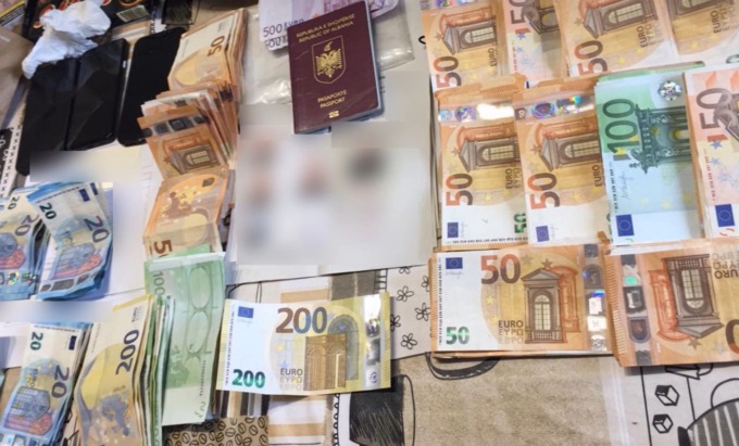 Prostituzione in limousine, droga e rapine in villa: sgominata una banda nella Bergamasca