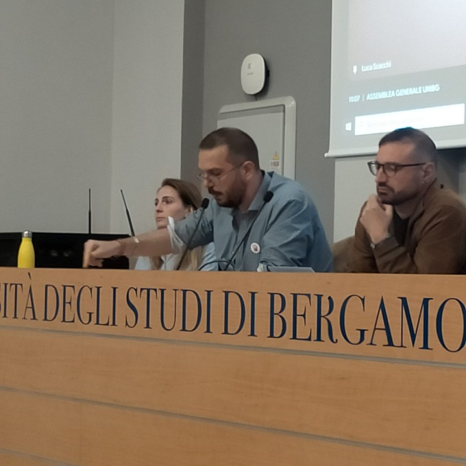 Protesta dei lavoratori in UniBg contro la riforma del ministro Anna Maria Bernini