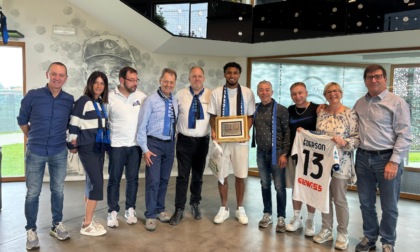 Consegnati a Ederson e Djimsiti i premi "Bravi Papà 2025" dell'Atalanta Club Valgandino