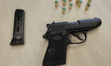 Colpi di pistola da un'auto in corsa a Romano, paura in pieno centro