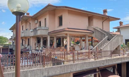 Villetta esplosa a Bagnatica, a causare il botto sarebbe stato il cedimento della giuntura di un tubo nel muro della cucina