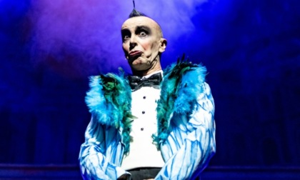 Lo spettacolo di Brachetti al Teatro Donizetti per sostenere le Case del sorriso di Cesvi