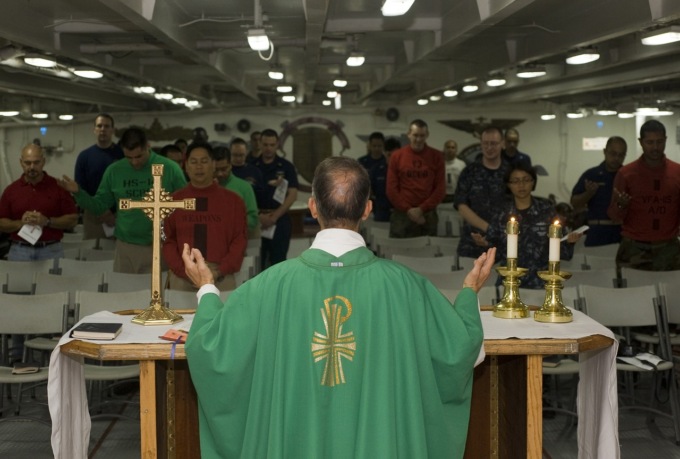 Casule sacerdotali: storia, simbolismo e consigli per la scelta