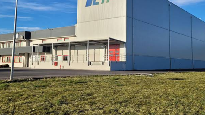 Camion si ribalta in una ditta di Grumello: ferito in modo grave il conducente