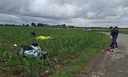Scontro frontale tra moto e furgone a Ghisalba: morto sul colpo centauro 66enne