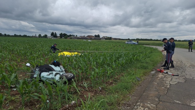 Scontro frontale tra moto e furgone a Ghisalba: morto sul colpo centauro 66enne