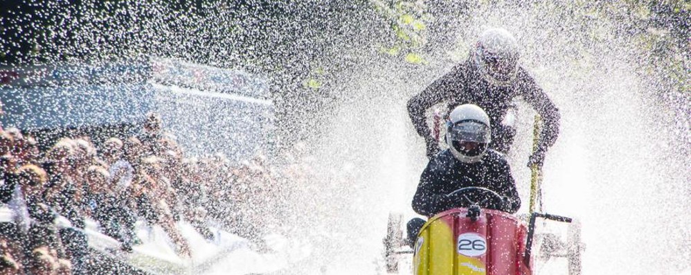 soap-box-rally-sulle-mura-di-citta-altatorna-la-corsa-sulle-macchinine-di-l_1ab4be04-46e8-11e8-ad29-8208e38ec8e0_998_397_original