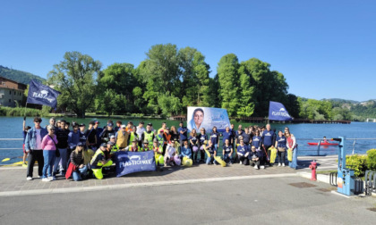 Passeggiata ecologica di Plastic free a Sarnico: raccolti sulle sponde e nel lago 50 chili di rifiuti