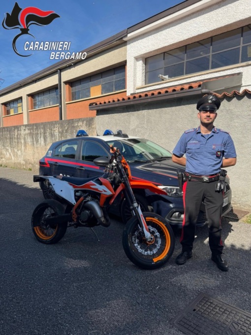 Minaccia il fratello e gli ruba la moto, ma era ricercato pure per droga: arrestato a Trescore