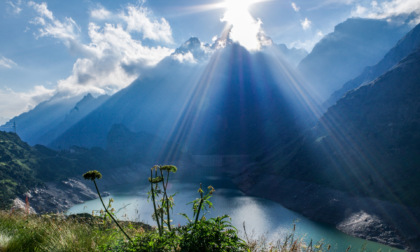 La meraviglia del rifugio Curò e della Conca del Barbellino, tra monti e acque color smeraldo