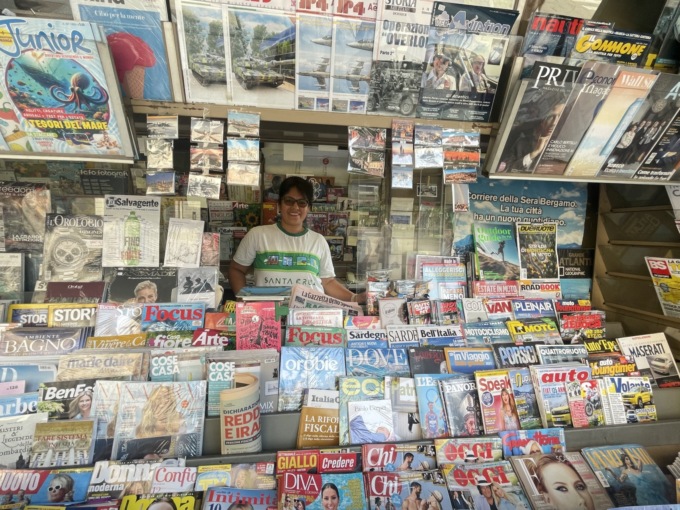 Tentato furto all’edicola di San Bartolomeo a Bergamo, la titolare: «Paura? No, tanta rabbia»