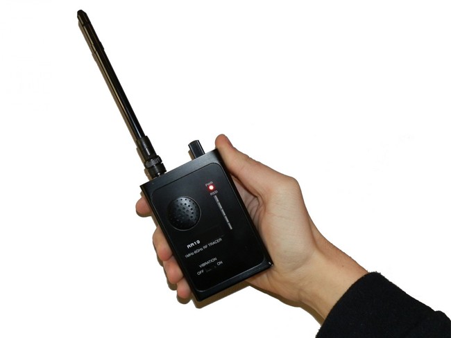 Microspie e registratori nascosti, il mercato in crescita tra tecnologia e privacy in Italia