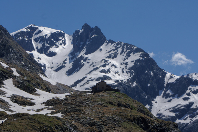 Tra tutti i rifugi bergamaschi, il Baroni al Brunone è il più duro da raggiungere. Ma merita