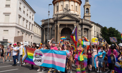 Colori, sorrisi e baci: la grande festa del Bergamo Pride 2025 raccontata in 140 foto