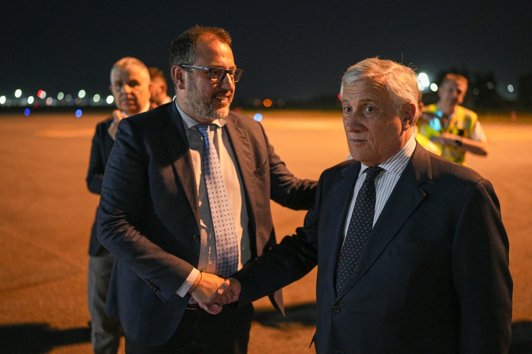 Comazzi-Tajani-stretta-di-mano-1